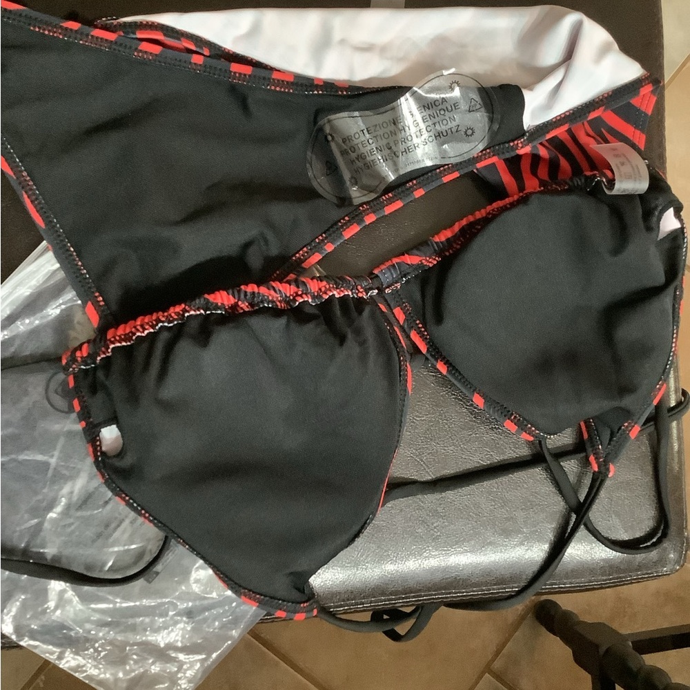 🎉Host Pick🎉 Red & black zebra print bikini. Sz XL. lightly padded. NWT - Picture 4 of 5